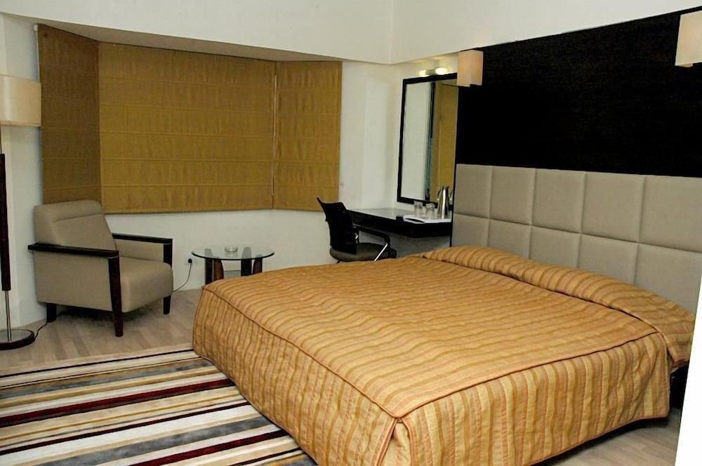 Hotel Monarch Luxur - Infantry Road Bangalore Exterior foto