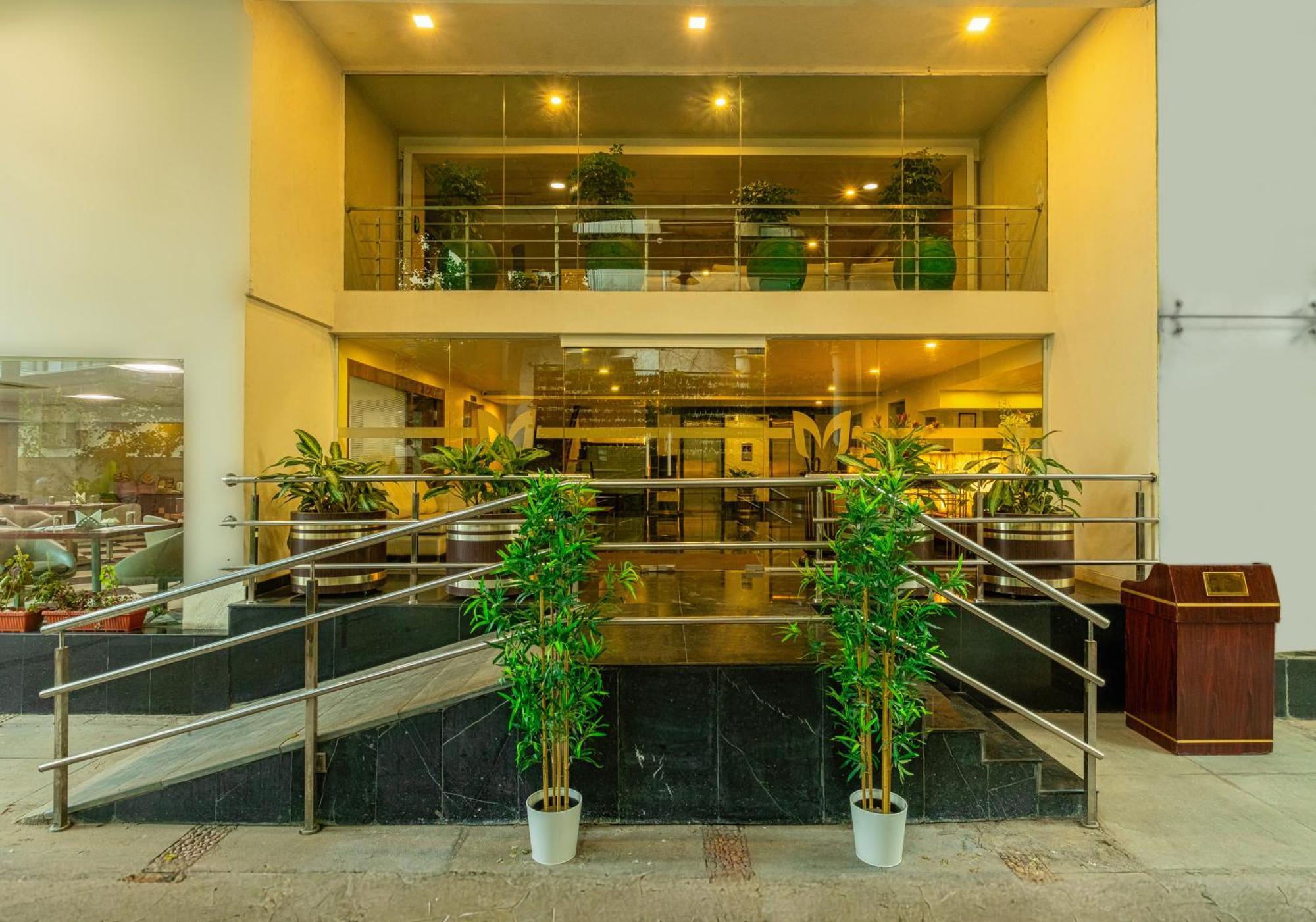 Hotel Monarch Luxur - Infantry Road Bangalore Exterior foto