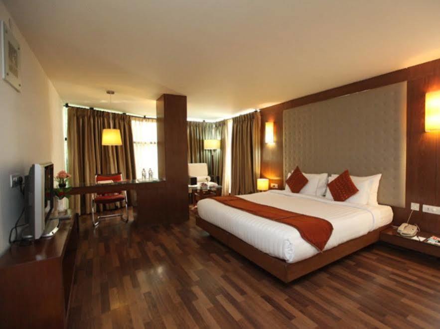 Hotel Monarch Luxur - Infantry Road Bangalore Exterior foto
