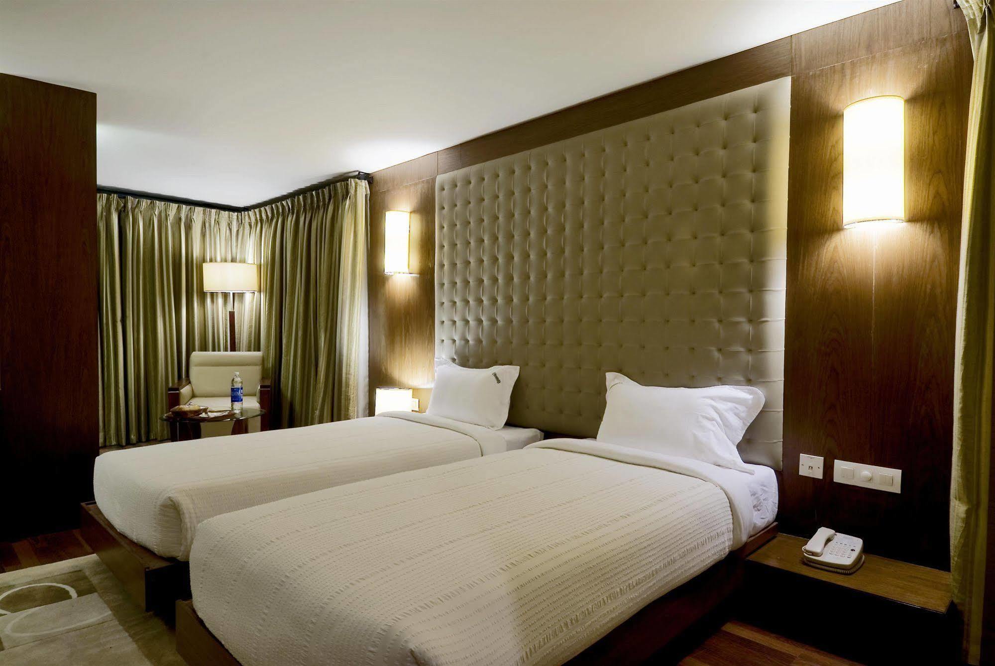 Hotel Monarch Luxur - Infantry Road Bangalore Habitación foto